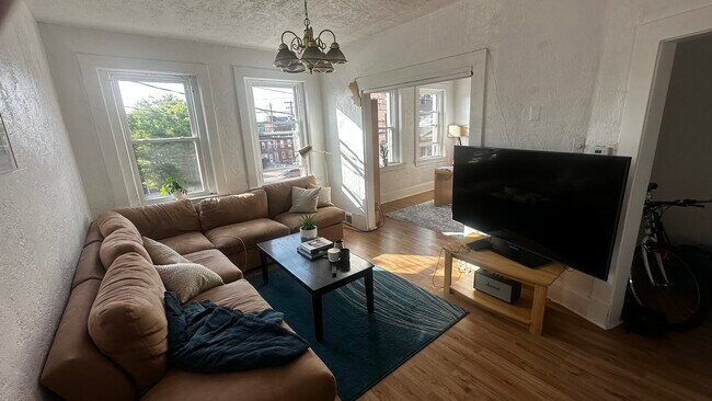 4010 Butler St Unit 2