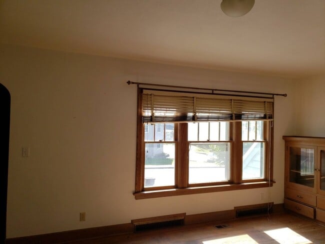 Photo - 1030 NE Harvey Rd