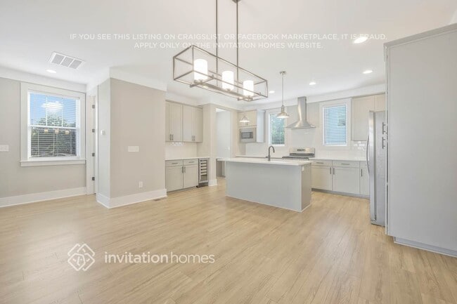 Photo - 647 Vernon Ave