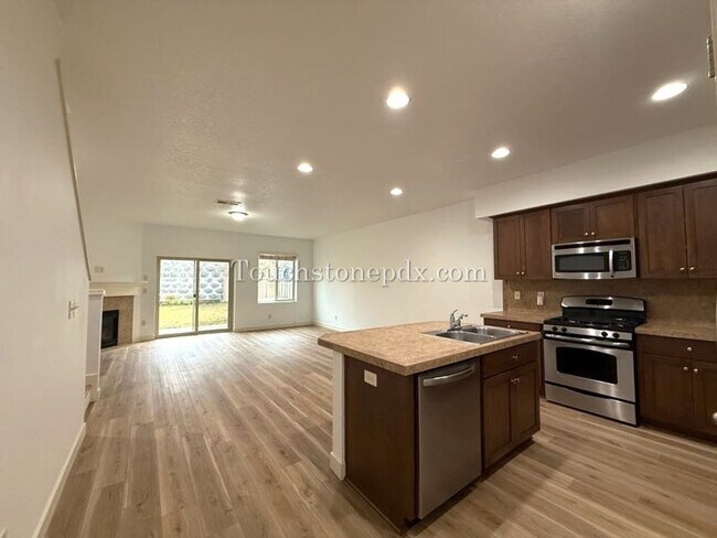 Photo - 16316 SE Scoria Ln