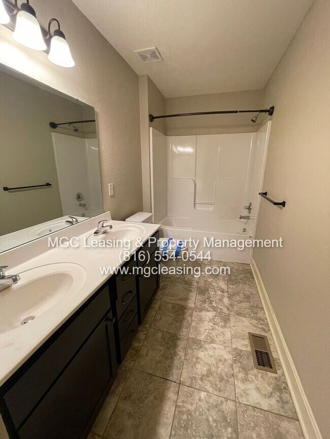 Photo - Eagle Creek Townhome - Ask about our Move In Rent Special