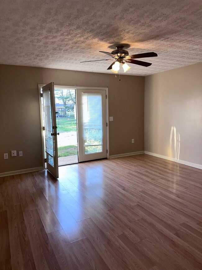 Photo - 409 Claymar Dr Unidad C