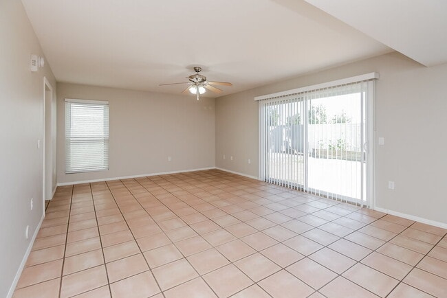 Photo - 521 N Red Rock St
