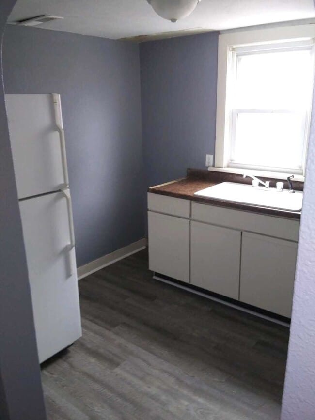 Photo - 526-3W Main-E