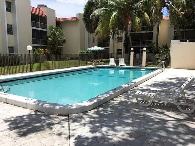 Building Photo - Oaks of Boca (McKay) Unit Oaks 640-14