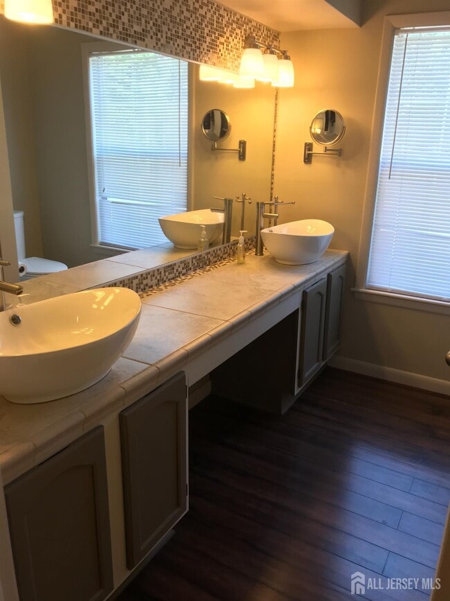 Photo - 202 Salem Ct