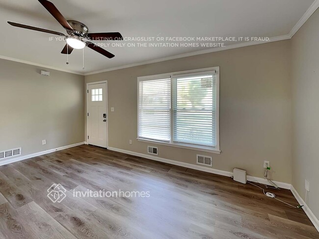 Photo - 3582 Highwood Dr SW