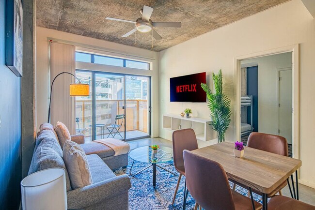 Building Photo - 333 E Roosevelt St Unit ID1263197P Rental