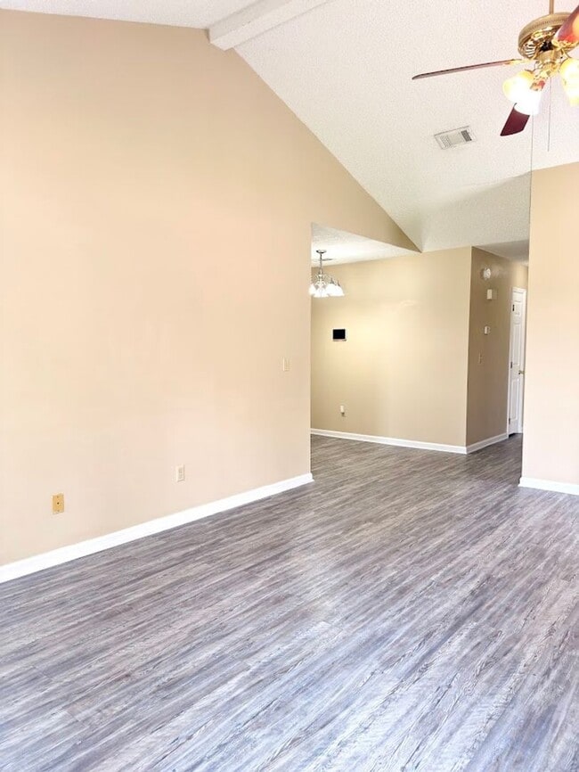 Photo - 114 Leeward Ct