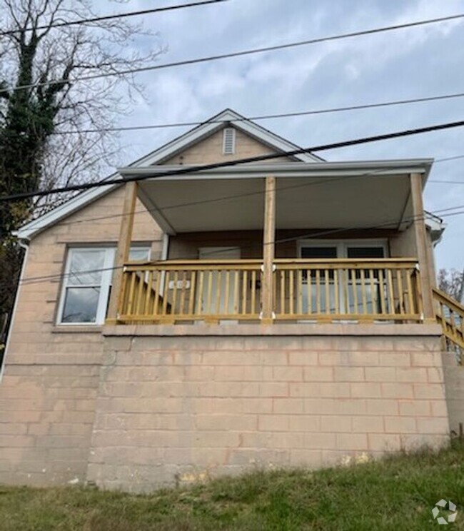 Building Photo - Three Bedroom Home in Charleston