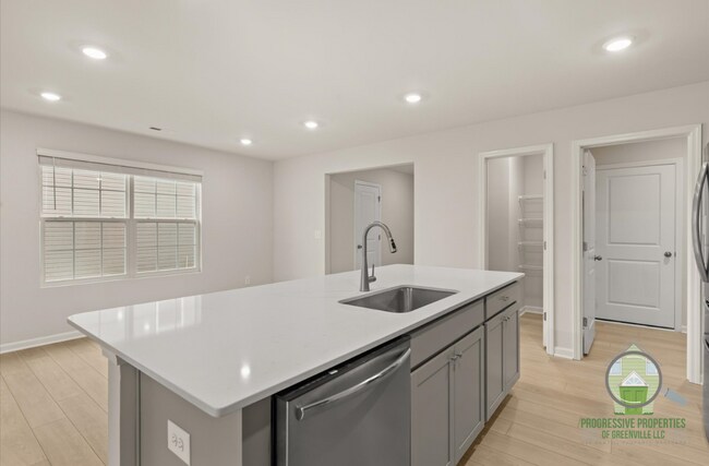 Photo - 213 Wintersweet Wy