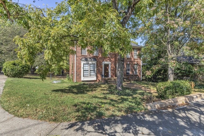 Photo - Amazing 2BE/2.5BA duplex in the heart of Belmont & Hillsboro Village!