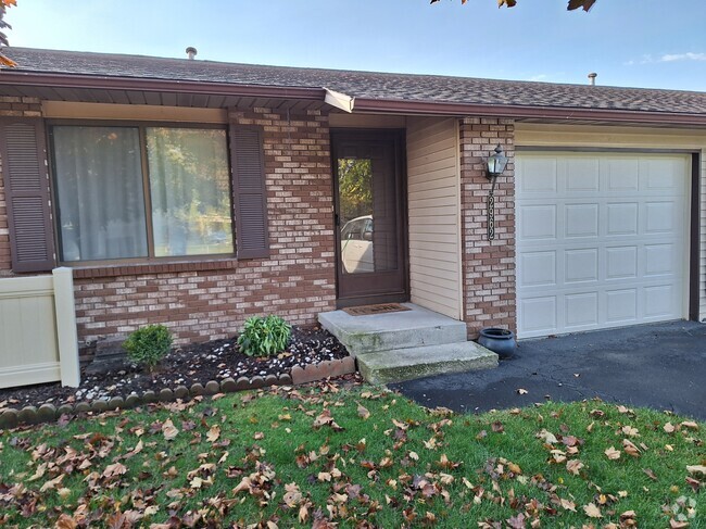 Front entry - N facing - 2962 Porter Ct SW Rental