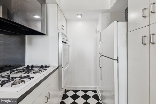 Photo - 604 S Washington Square Unidad 809