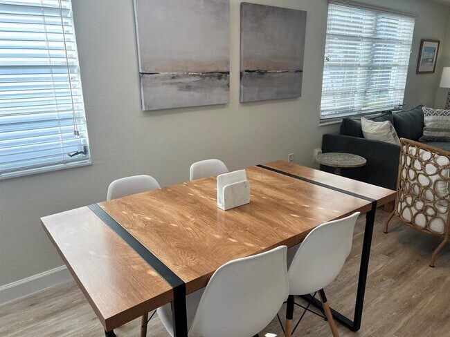 Photo - 6020 Midnight Pass Rd