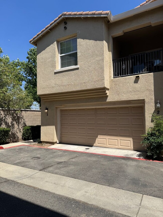 Condo with new paint and carpet! Access to... - Condo with new paint and carpet! Access to...