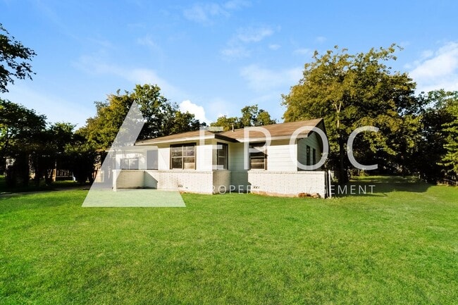 Photo - 504 Meggs St
