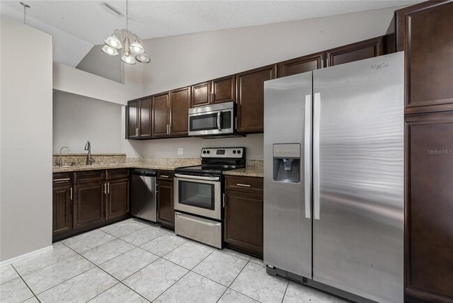 Photo - 140 Lakepointe Cir