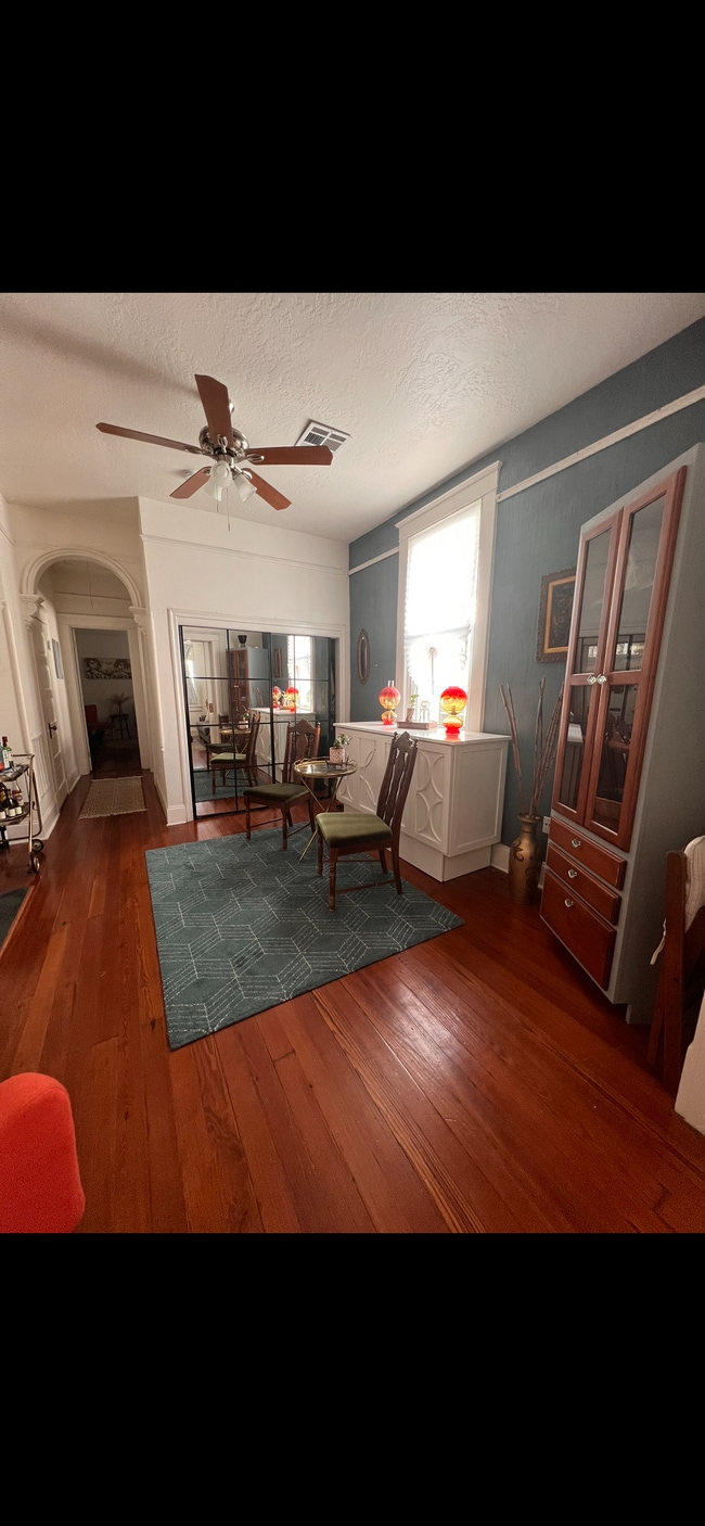 Photo - 426 S Hennessey St