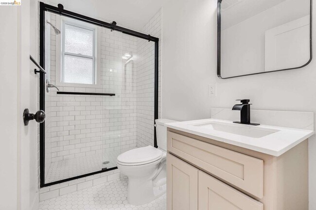 Photo - 1240 E 12th St