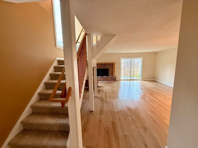 Photo - L4 Stonehedge Dr Unit L4