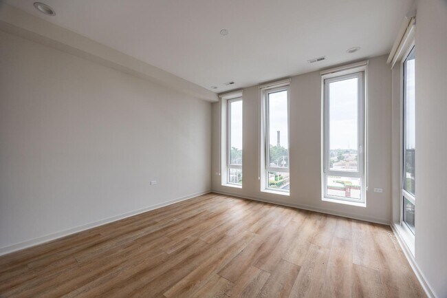 6340 W Belmont Ave Unit 206
