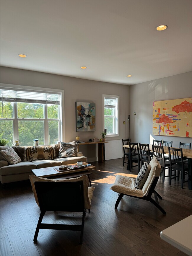 Living Room - 532 Vernon Cir Townhome