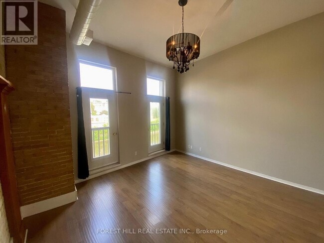 Photo - 18 Water St N