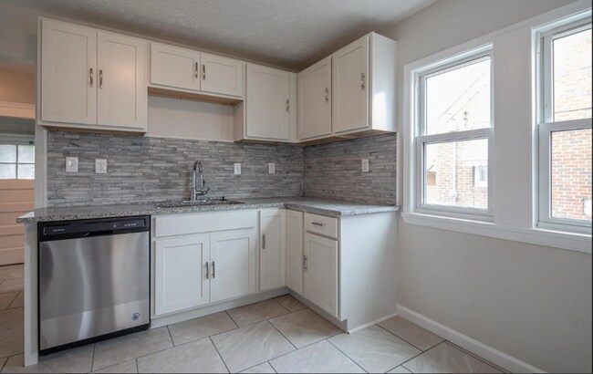 Photo - 18708 Arrowhead Ave