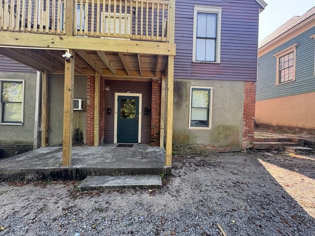 Building Photo - 1087 Walnut St Unit Apartment 4