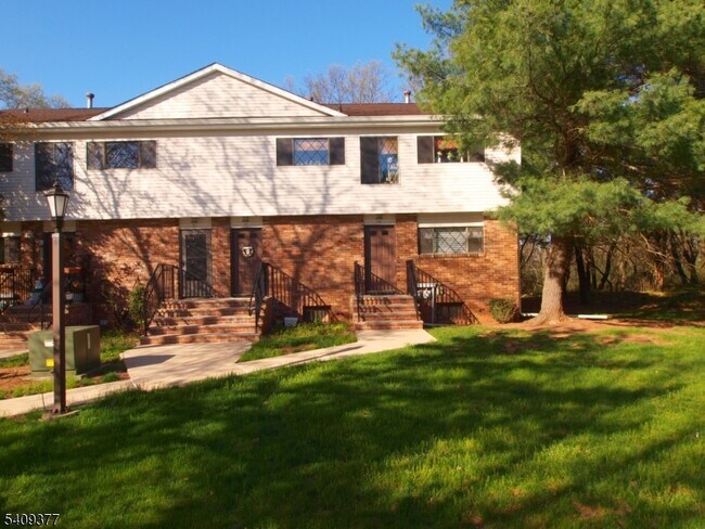 Building Photo - 899 Merritt Dr Unit F-2