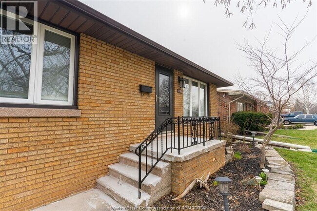 Photo - 1120 Parkview Ave