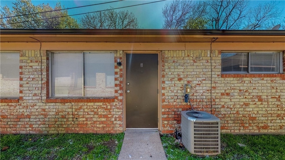 Photo - 206 Lynn Dr