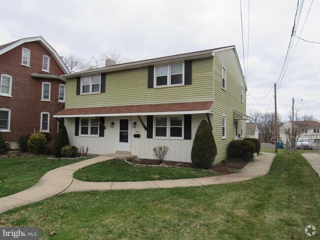 Building Photo - 357 1/2 W Broad St Rental