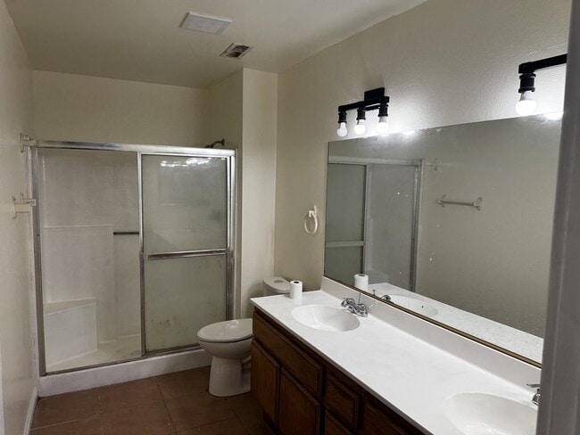 Photo - 16280 Jasmine St