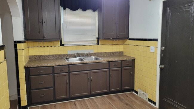 Photo - 3276 Tyler St