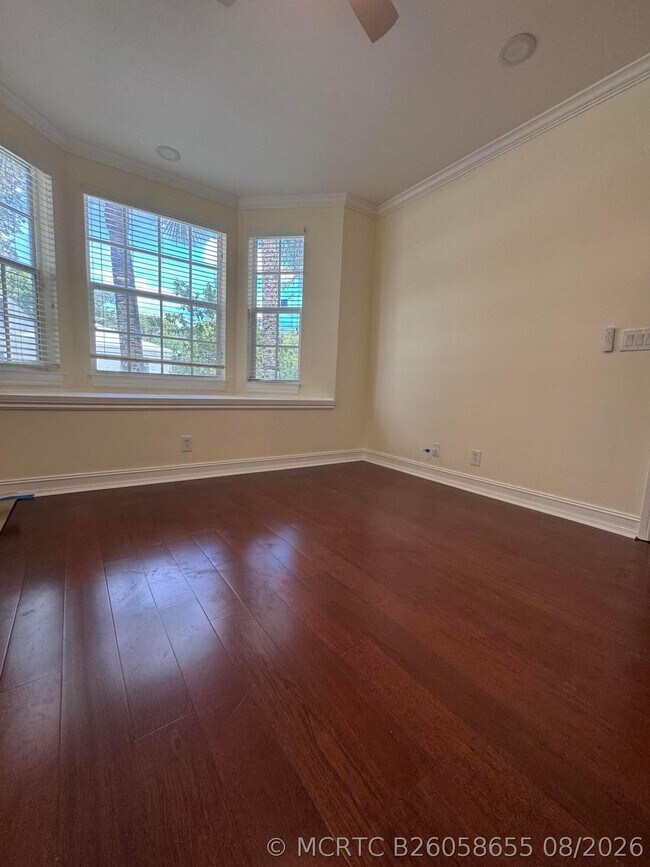 Photo - 503 N Mallory Cir