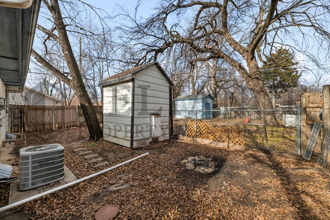 Photo - 2118 E 1st St N