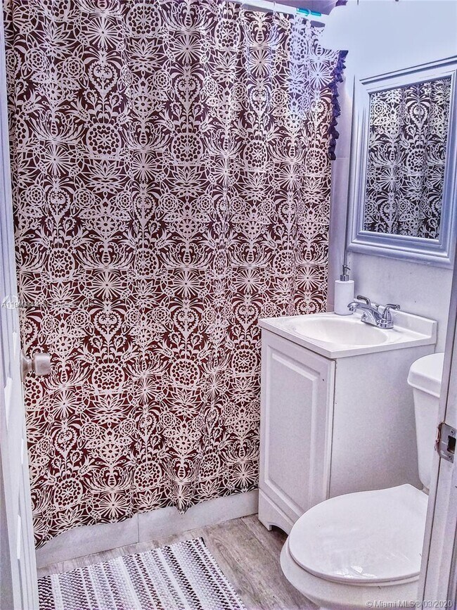 Photo - 142 NE 56th St Unit B