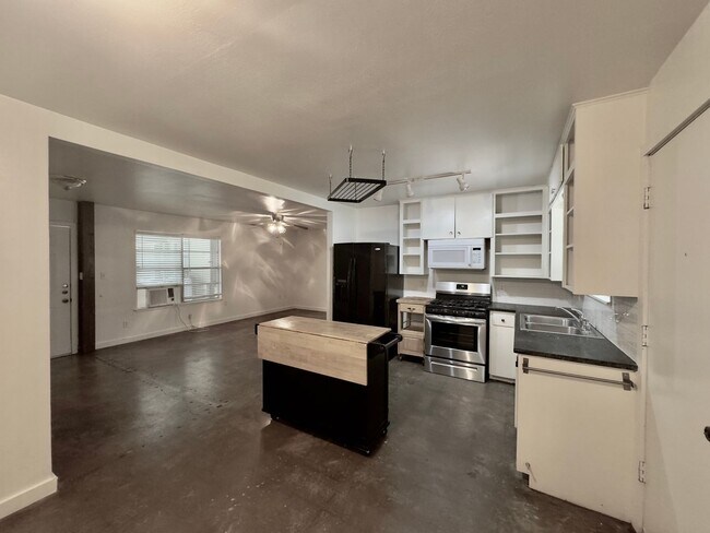 Photo - 4708 Red River St Unit B