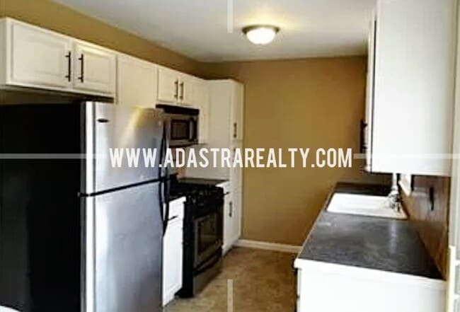 Photo - 3305 E 107th Terrace