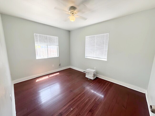 Photo - 1512 W 53rd St Unidad 1512