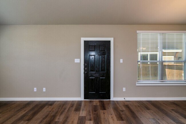Photo - GORGEOUS 3 BEDROOM FOUR PLEX LOCATED IN MI...