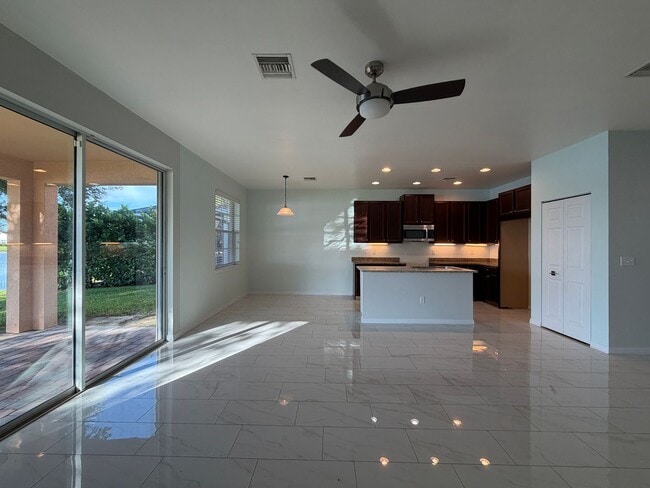 1484 Birdie Dr