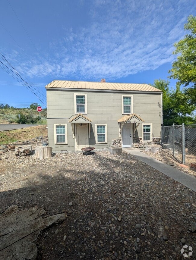 Building Photo - 2 Bedroom 1 Bath- Home