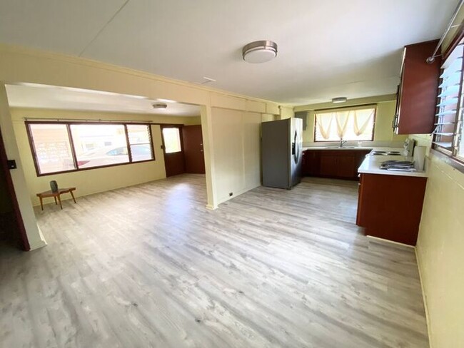 Aiea: 3-bedroom 1-bath w/1 covered parking... - Aiea: 3-bedroom 1-bath w/1 covered parking... House