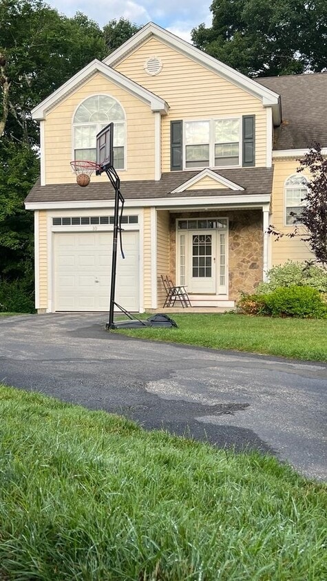 Photo - 10 Minuteman Ln (Westford, MA)