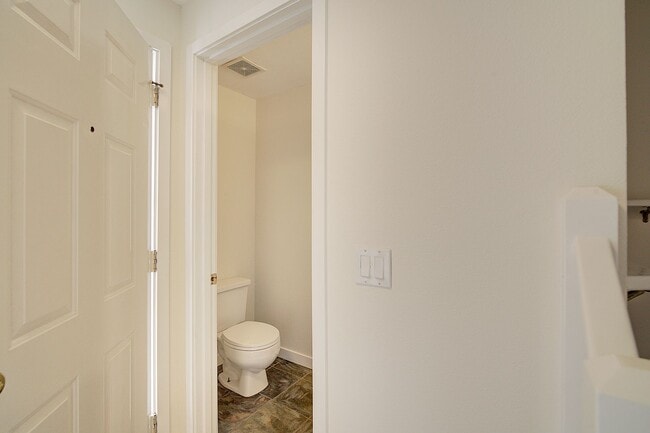 Photo - 2bd/2.5ba Kirkland Townhome