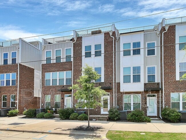 Photo - 256 Parkwood Ave