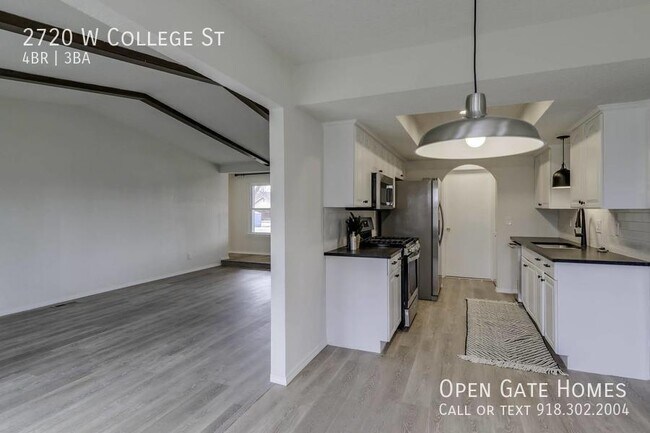 Photo - 2720 W College St